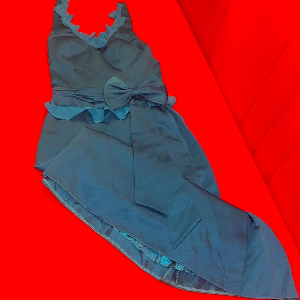 Long prom dress with a side bow, cup padding worn once, beautiful for wedding